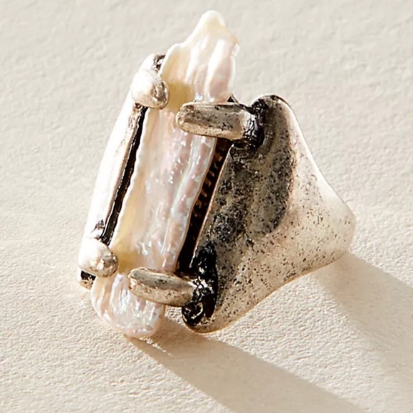 Free People Bold Rectangle Ring - Gold - Picture 2 of 11